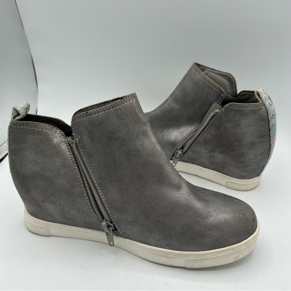 Treasure & Bond Women's Sz 5 Silver Faux Leather Parker Wedge Ankle Booties - Picture 9 of 9